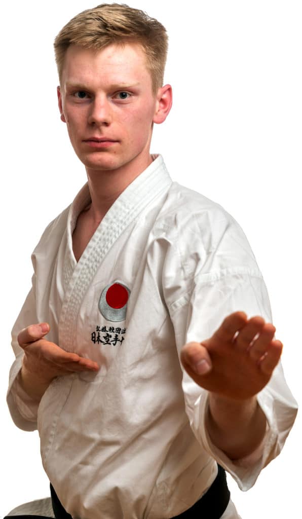 Tian Drange er Instruktør i Bjørgvin Karateklubb Fyllingsdalen, Bergen